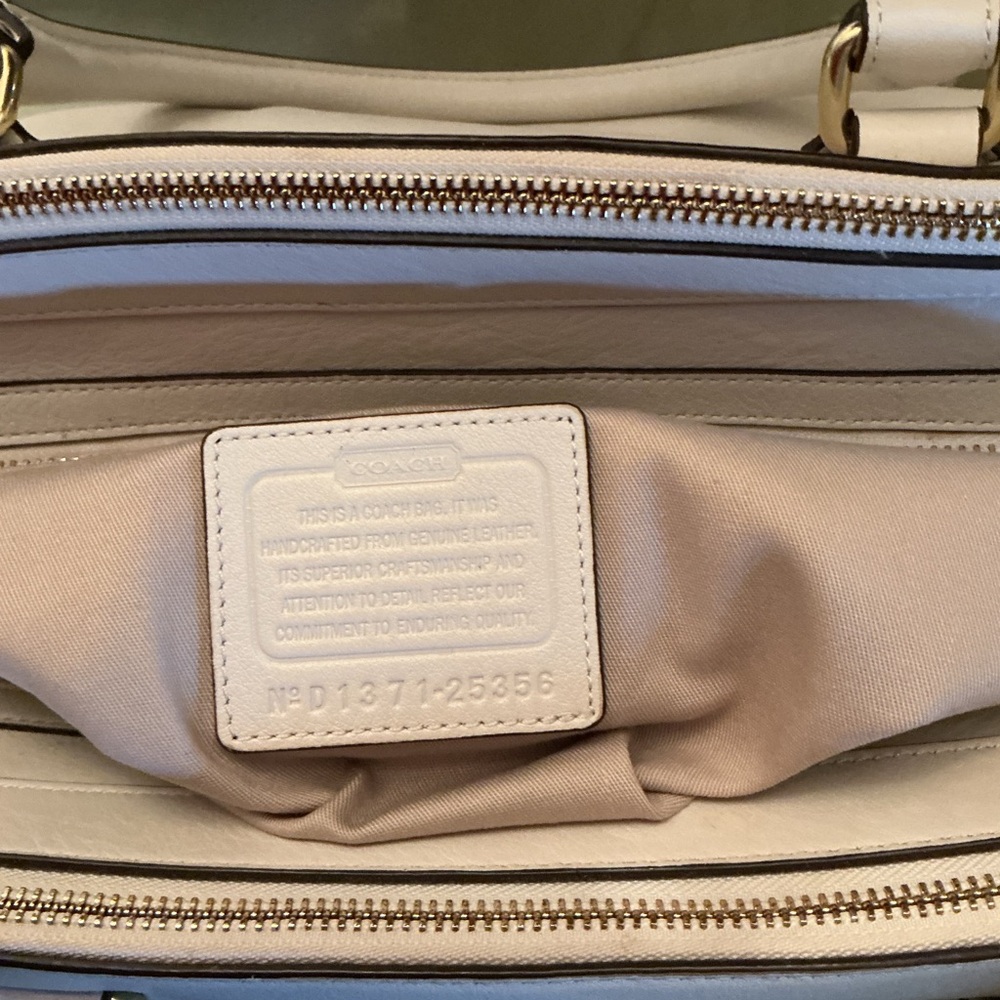 Authentic Coach Cream Leather Hobo with Tassel and Gold Hardware - Picture 6 of 6